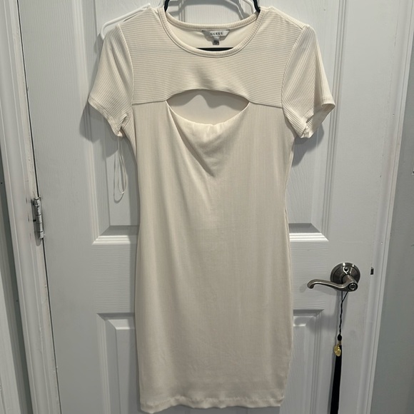 Guess cream dress - Picture 1 of 4